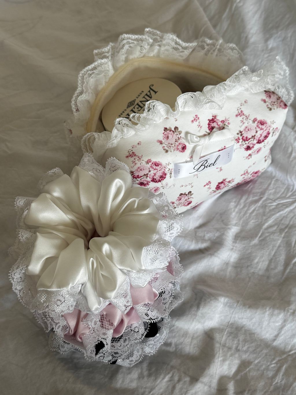 Scrunchie White Lace