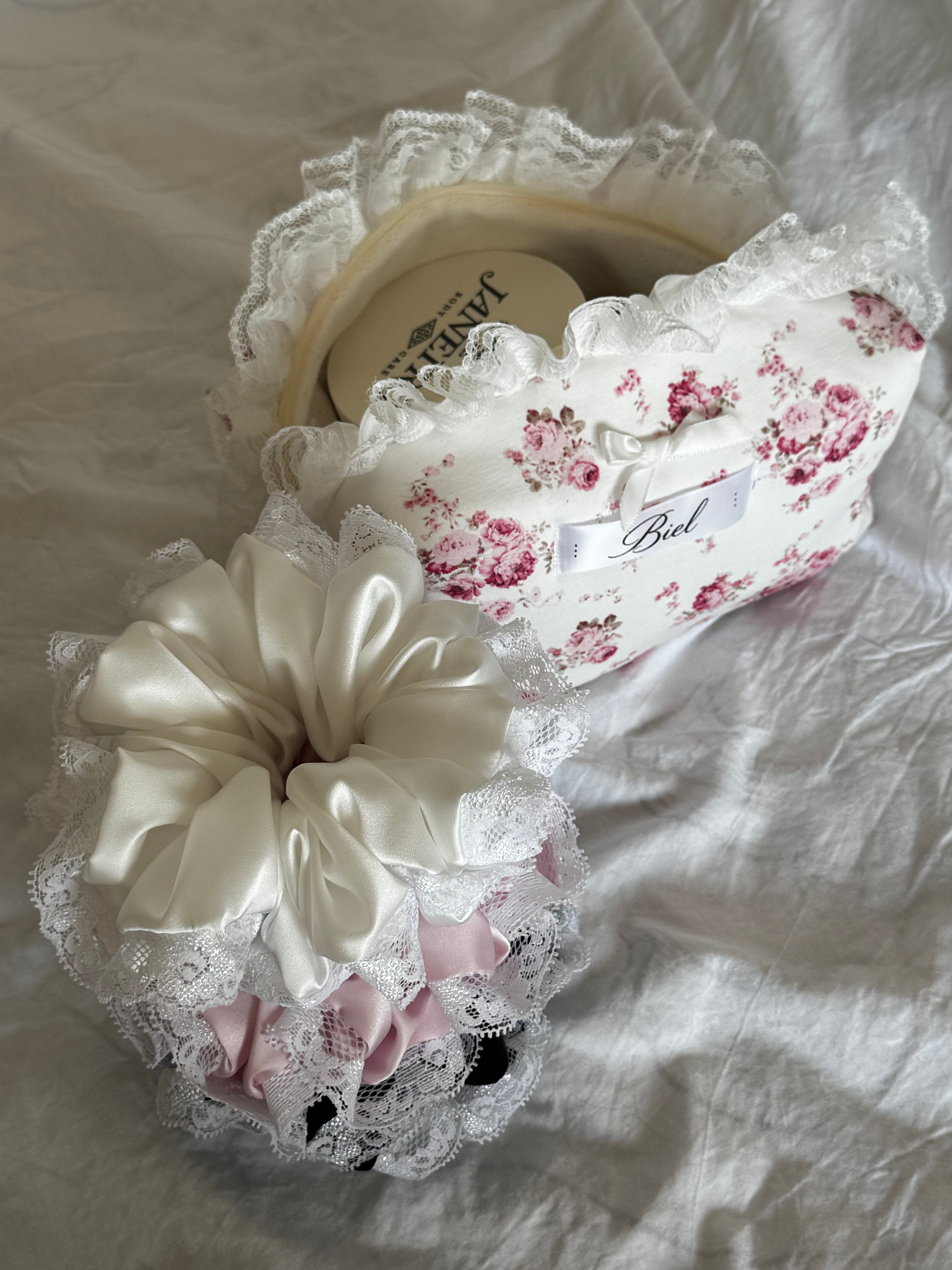 Scrunchie White Lace