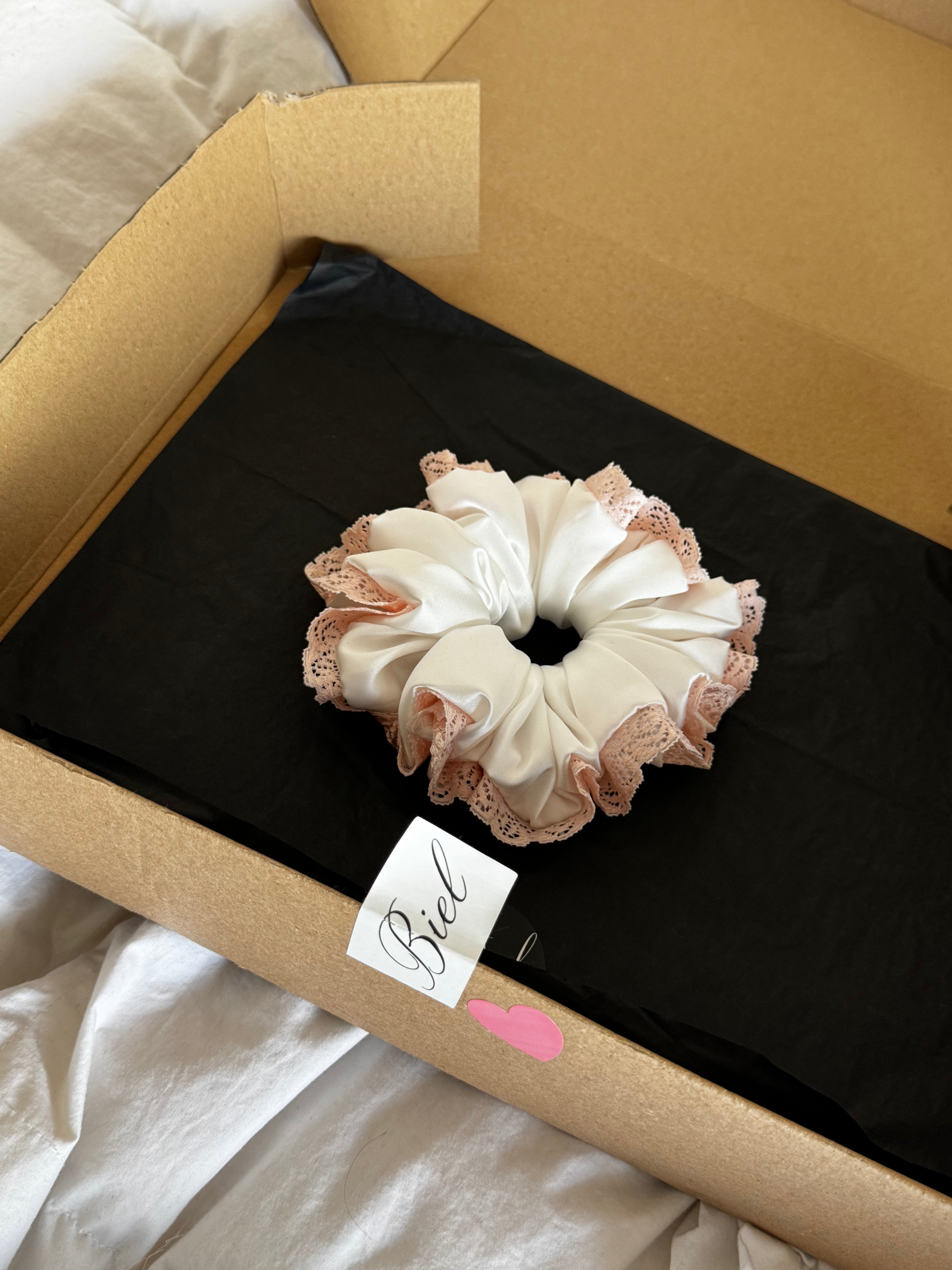 Scrunchie Lace Sugar Blush