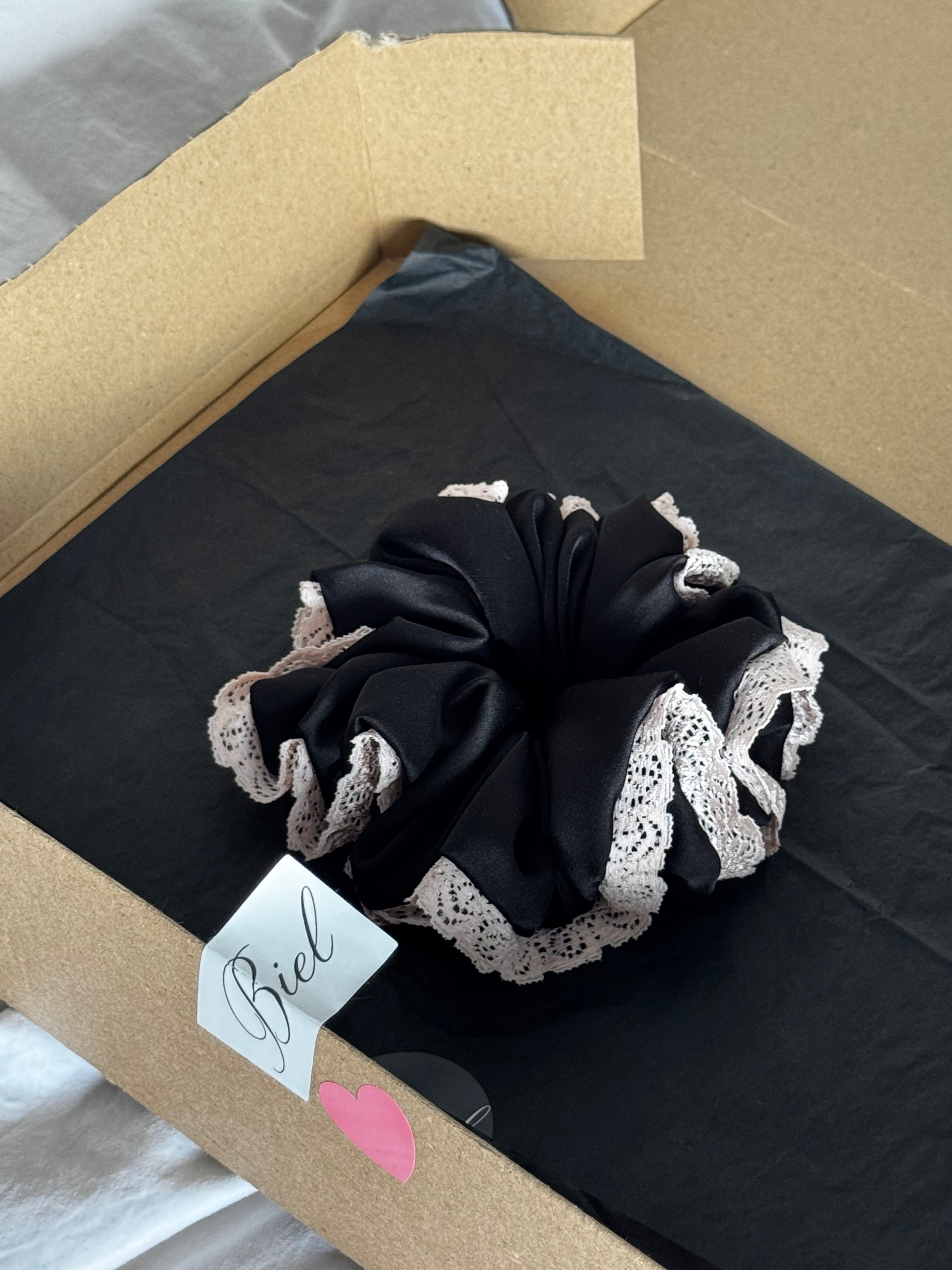 Scrunchie Lace Dark Dahlia 🪷