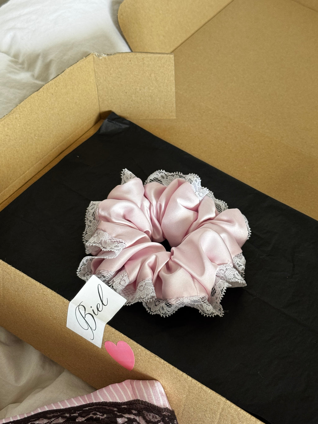 Scrunchie Powder Lace