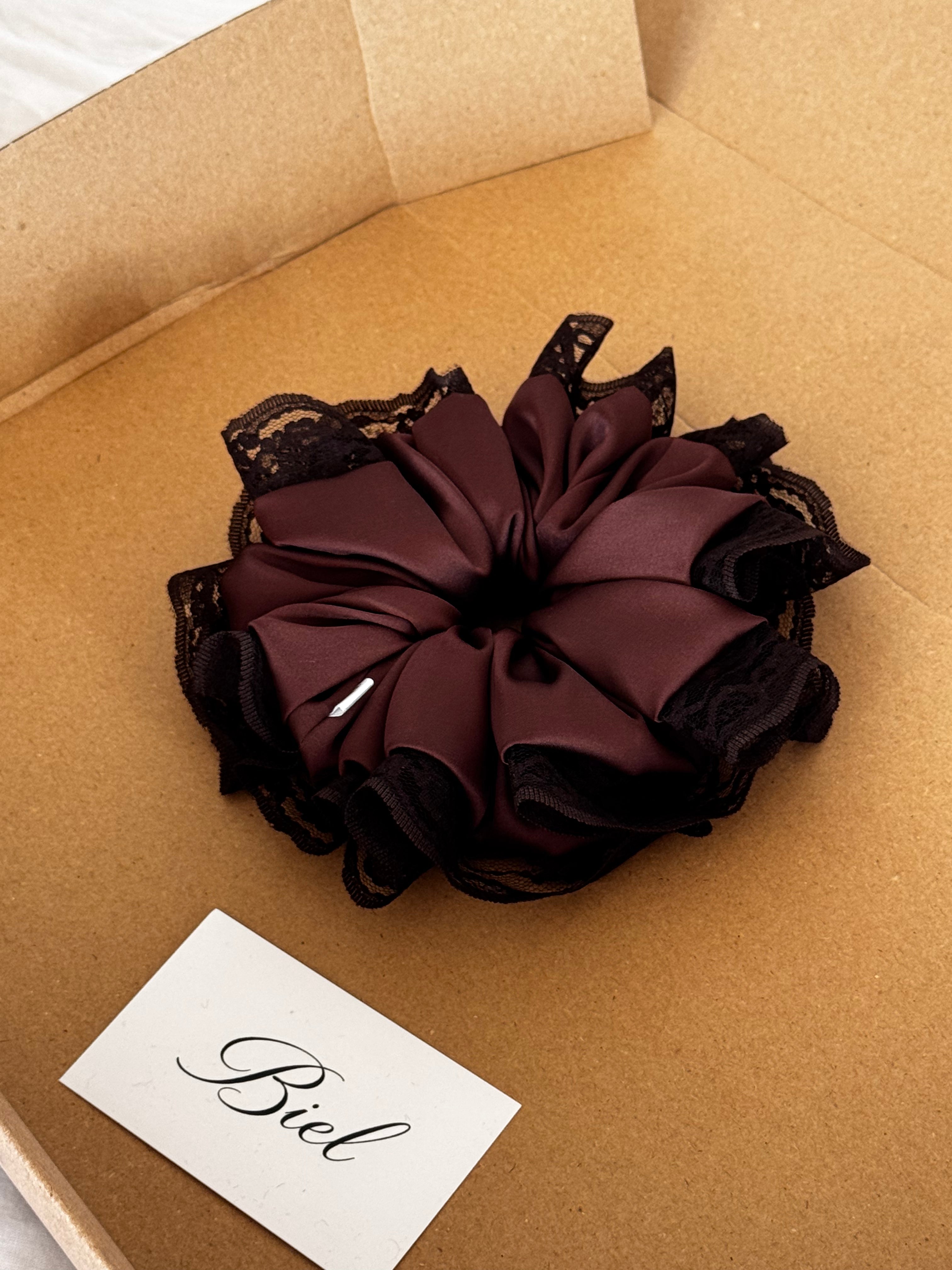 Scrunchie Brown Lace 🍫