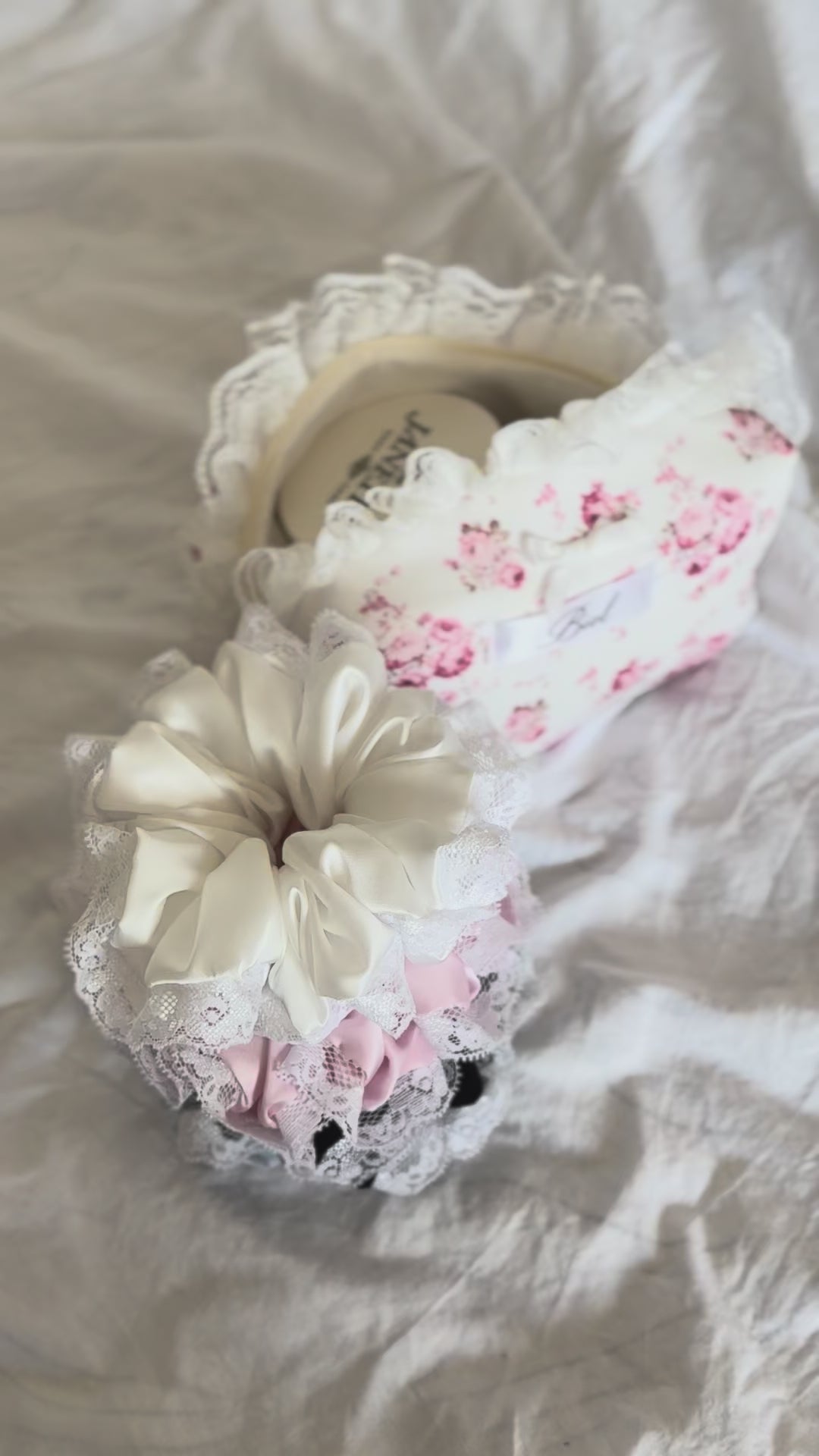 Scrunchie White Lace